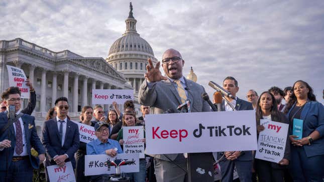 Image for article titled These 9 Members of Congress Are Defending TikTok on TikTok